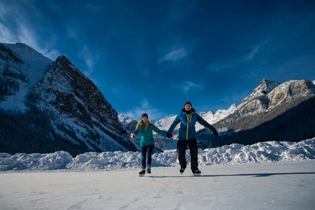 Discover Lake Louise & Snowshoeing 3