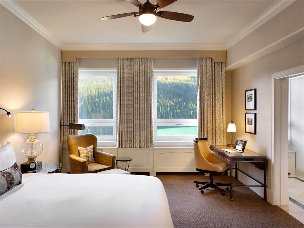 Deluxe Lakeview Room