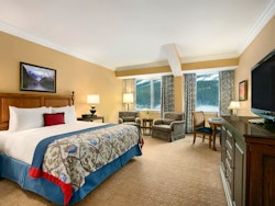 Fairmont Gold Junior Suite Lake View