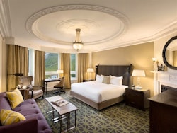 Signature Mountain View Room