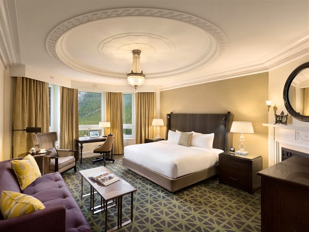 Signature Mountain View Room