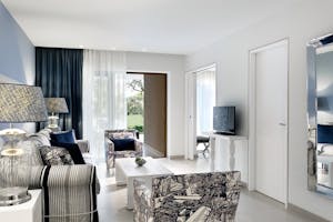 Junior Bungalow Suite with Balcony or Garden and Sea View