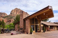 Exterior of Cliffrose Lodge & Gardens