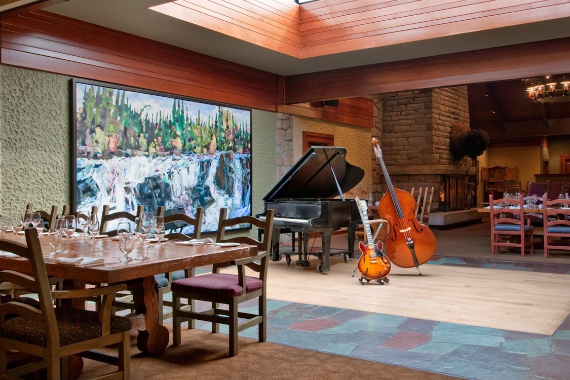 Moose's Nook Restaurant at Fairmont Jasper Park Lodge 