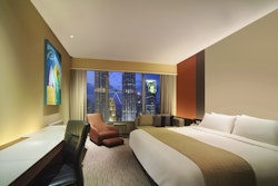 Deluxe Twin Towers View room at Traders Kuala Lumpur