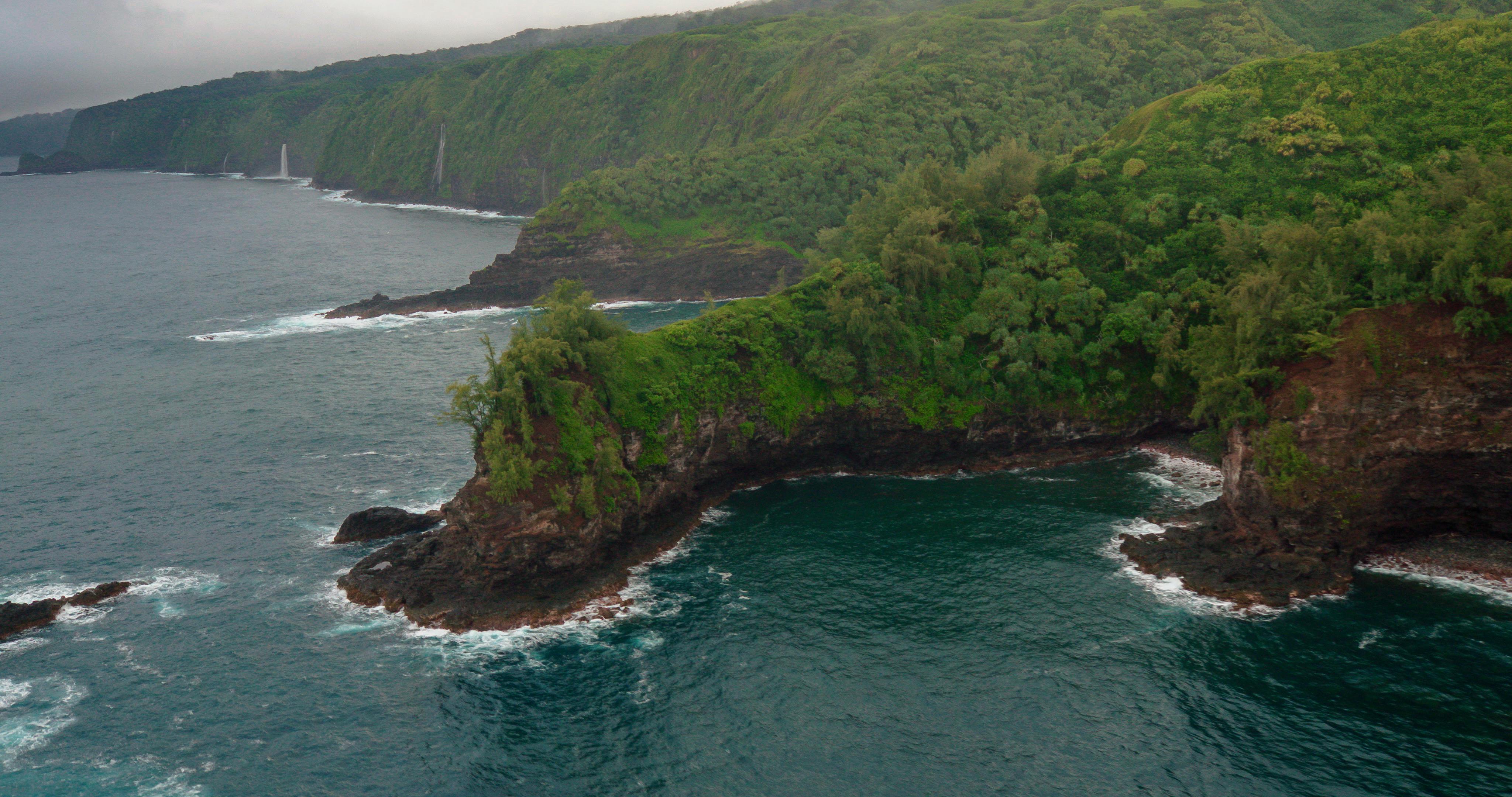 Waterfalls of West Maui and Molokai Helicopter Tour