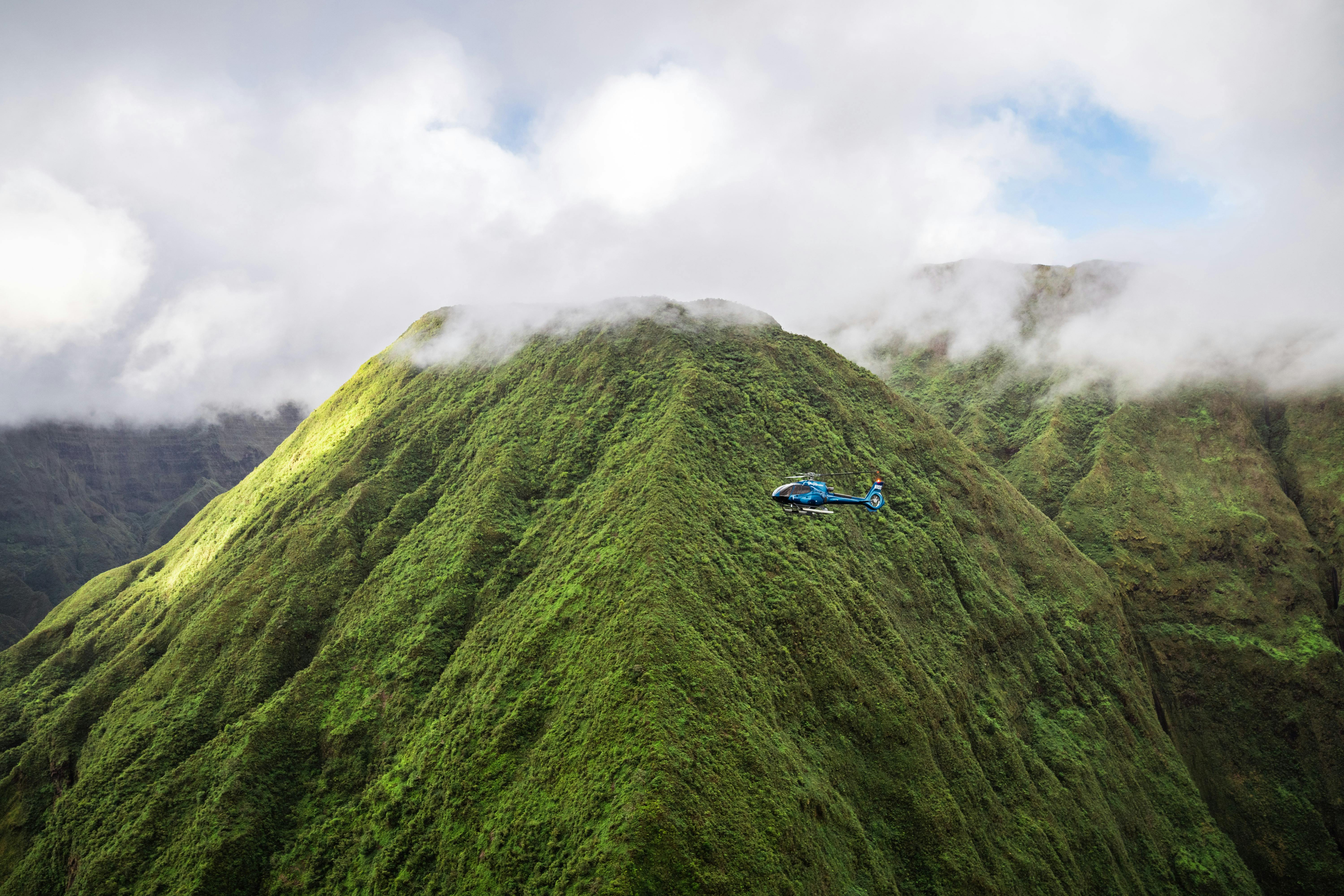 Waterfalls of West Maui and Molokai Helicopter Tour
