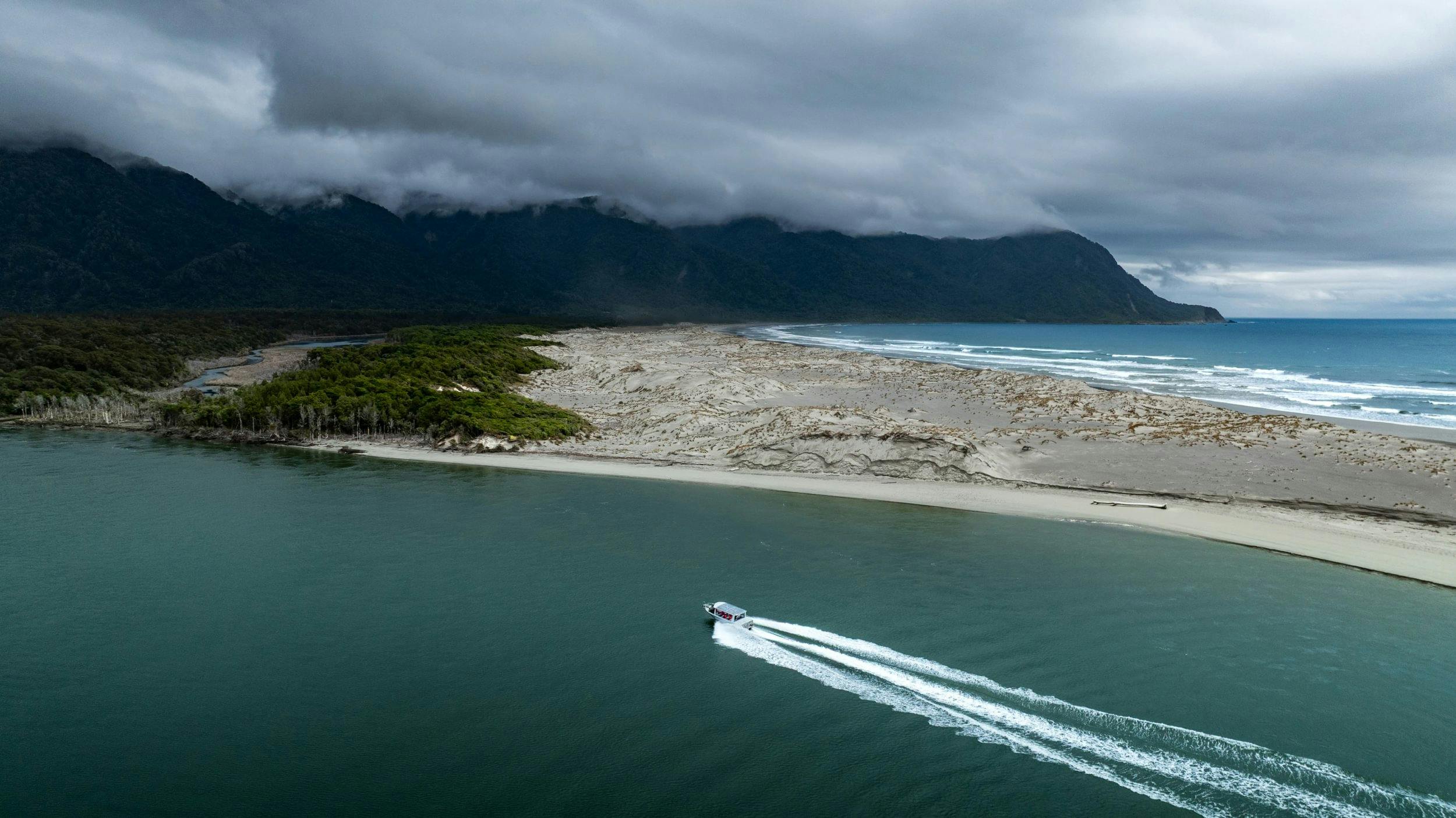 Hollyford – Waitai Lodge Fiordland Escape