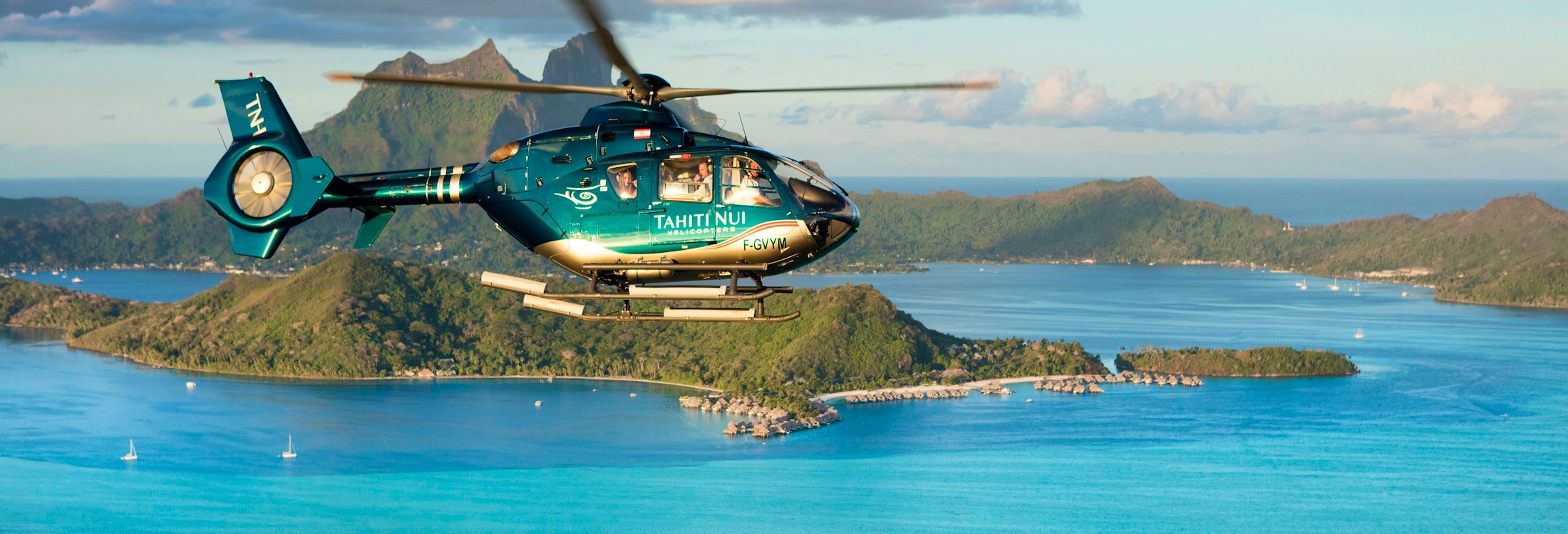 Bora Bora Scenic Helicopter Flights © Grégoire Le Bacon Tahiti Nui Helicopters