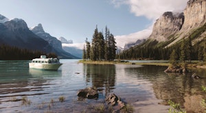 Explore Jasper and Maligne Lake Cruise with Gourmet Picnic Lunch