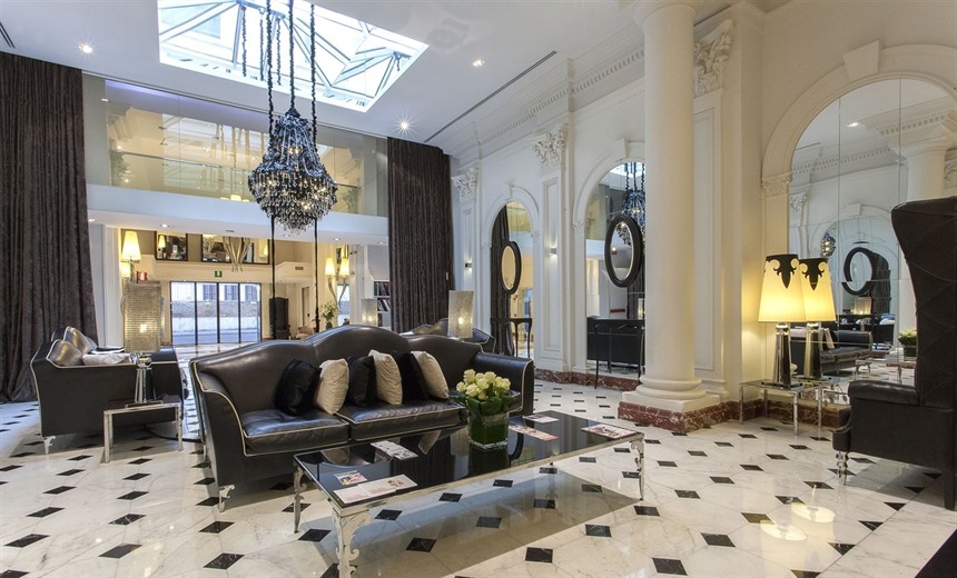 Leon's Place Hotel - Lobby Area