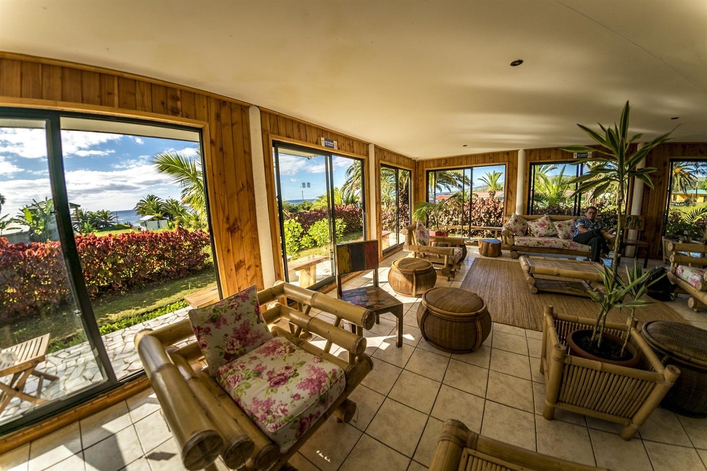 Lounge Area, Taha Tai